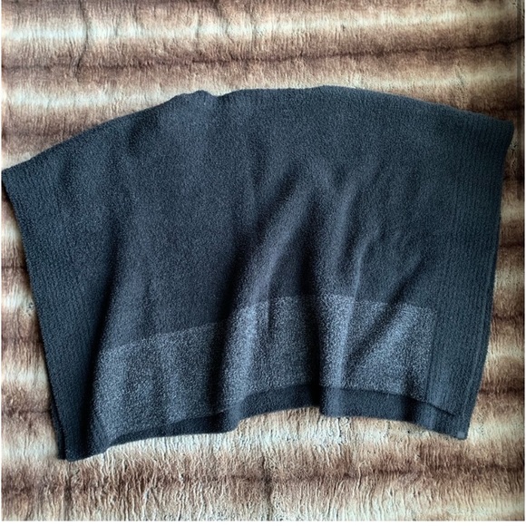 Barefoot Dreams CozyChic Coastline
Poncho one size
100% PolyesterMicrofiber - Picture 3 of 7